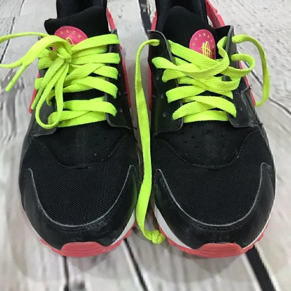 NIKE HUARACHES black & pink rubber accents sneakers 7Y Euc