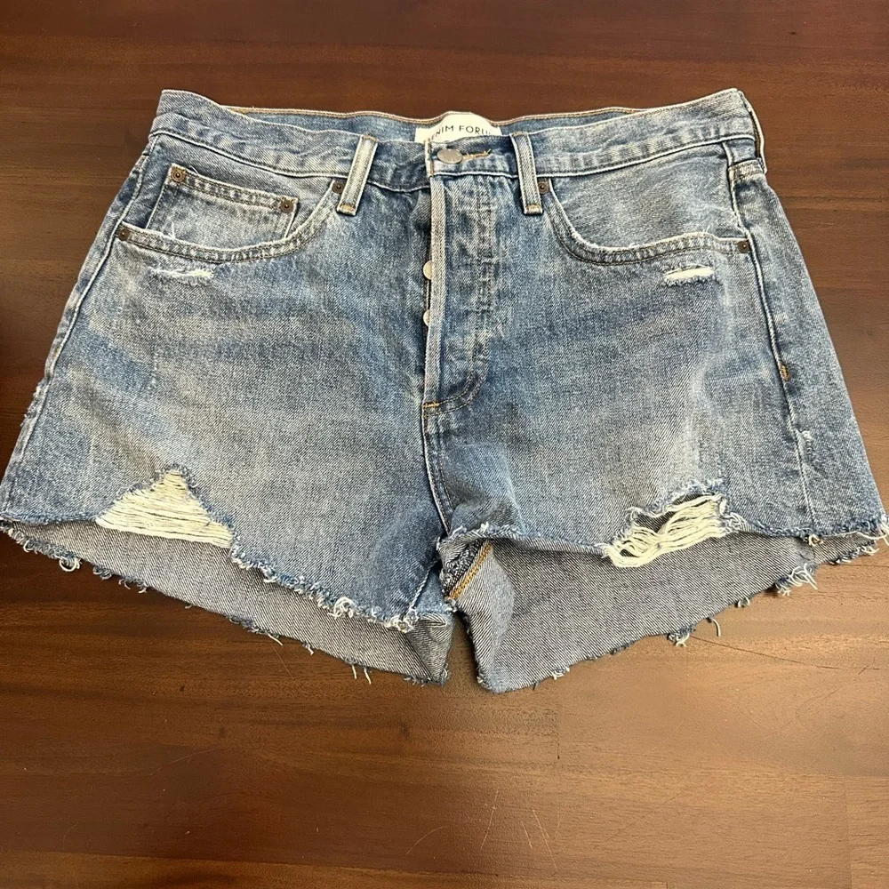 Denim Forum cut this hem