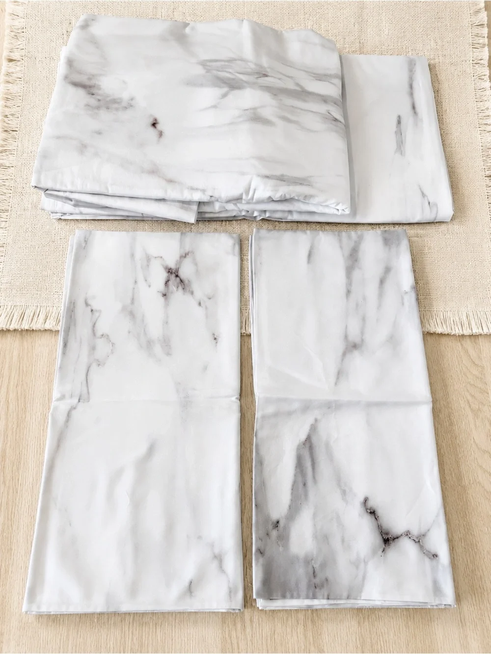 Marble-Print Bedding Set - White & Gray