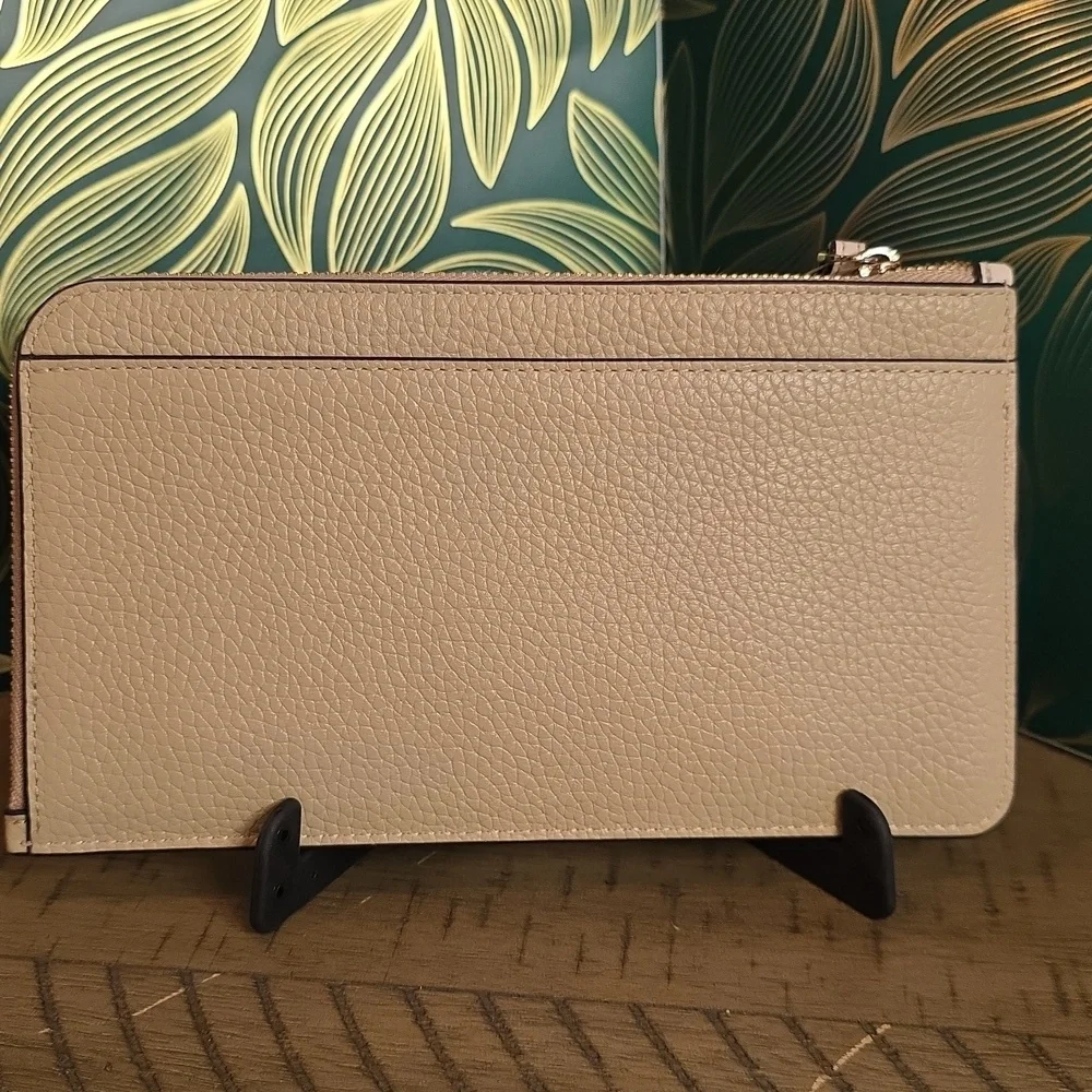 kate spade absolutely gorgeous
