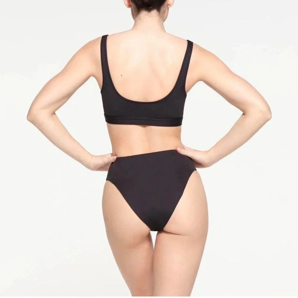 SKIMS Signature Scoop Neck Swim Top / Size M / MSRP $88‎ / NWT