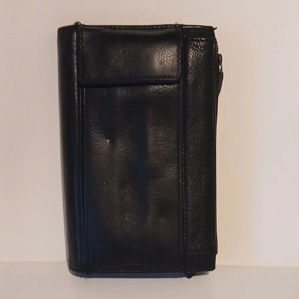 Fossil sleek black