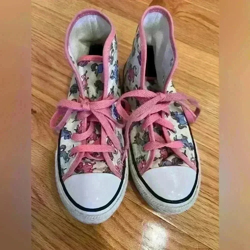 Converse Chuck Taylor All Star Big Kids Size 1.5 White and pink with unicorns
