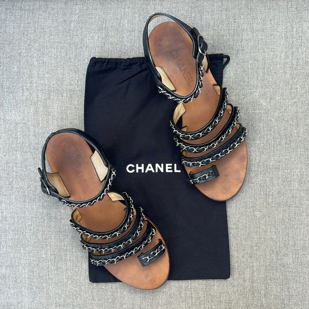 CHANEL foot restoration edge