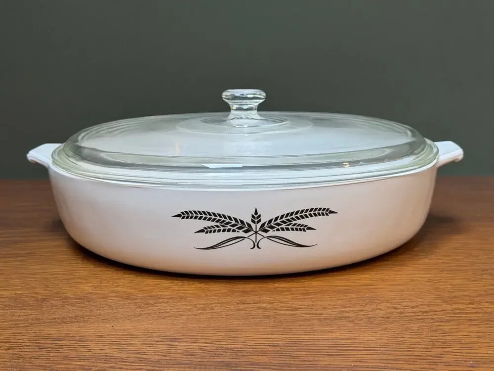 Vintage Anchor Hocking Black Wheat 11” Round Casserole Dish W/ Glass Lid