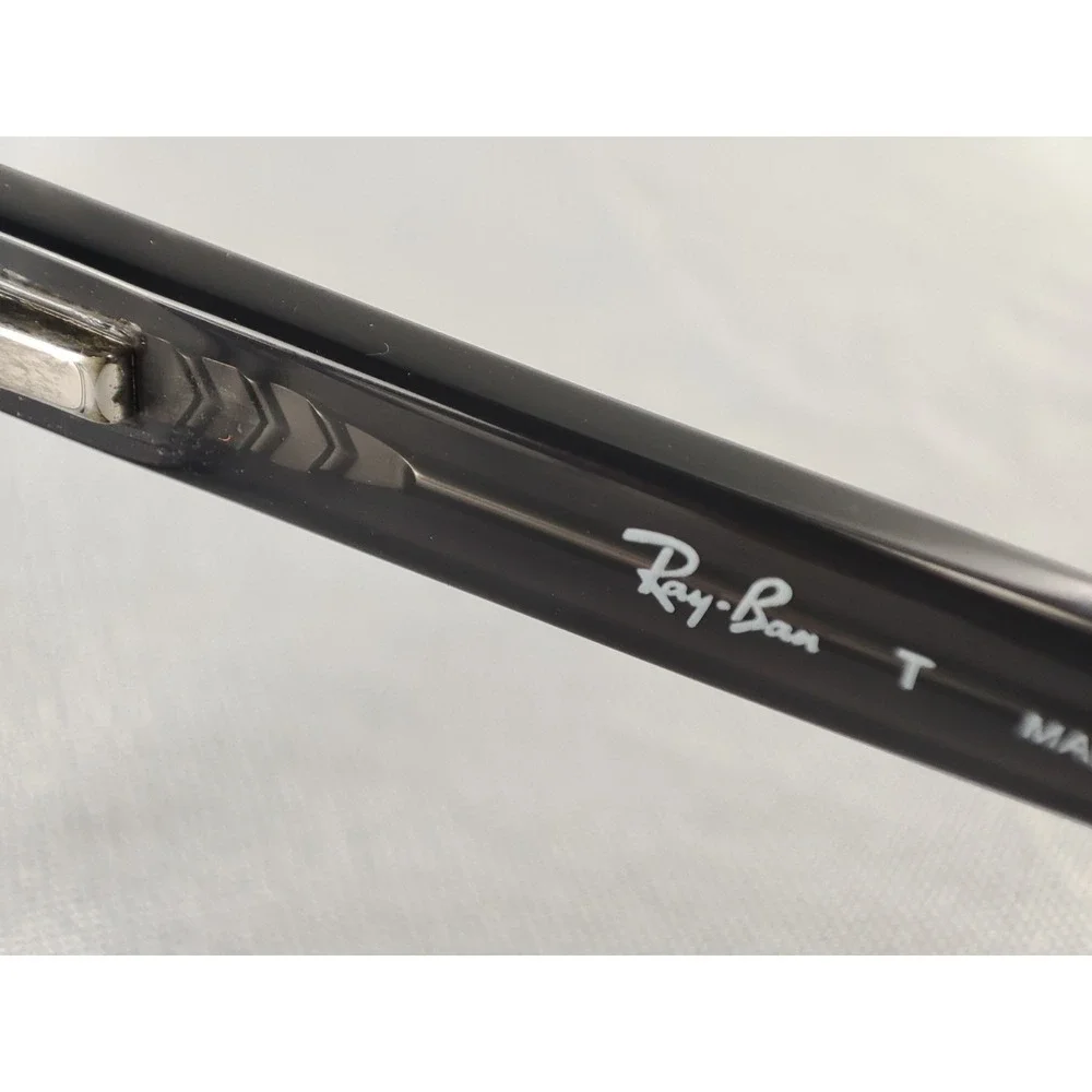 Ray-Ban color designer