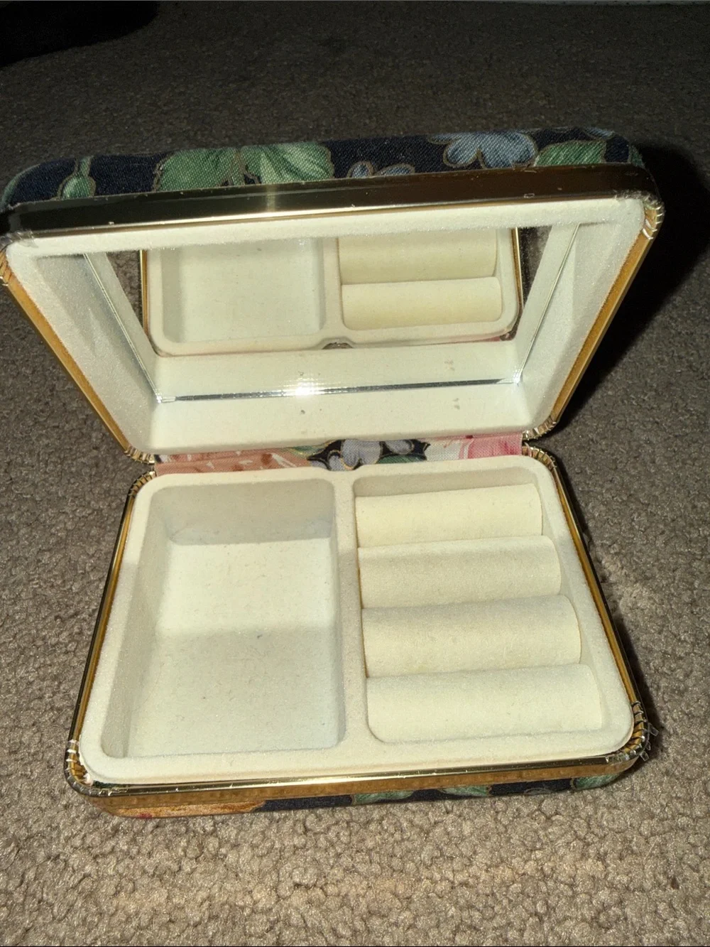 unbranded compact jewelry