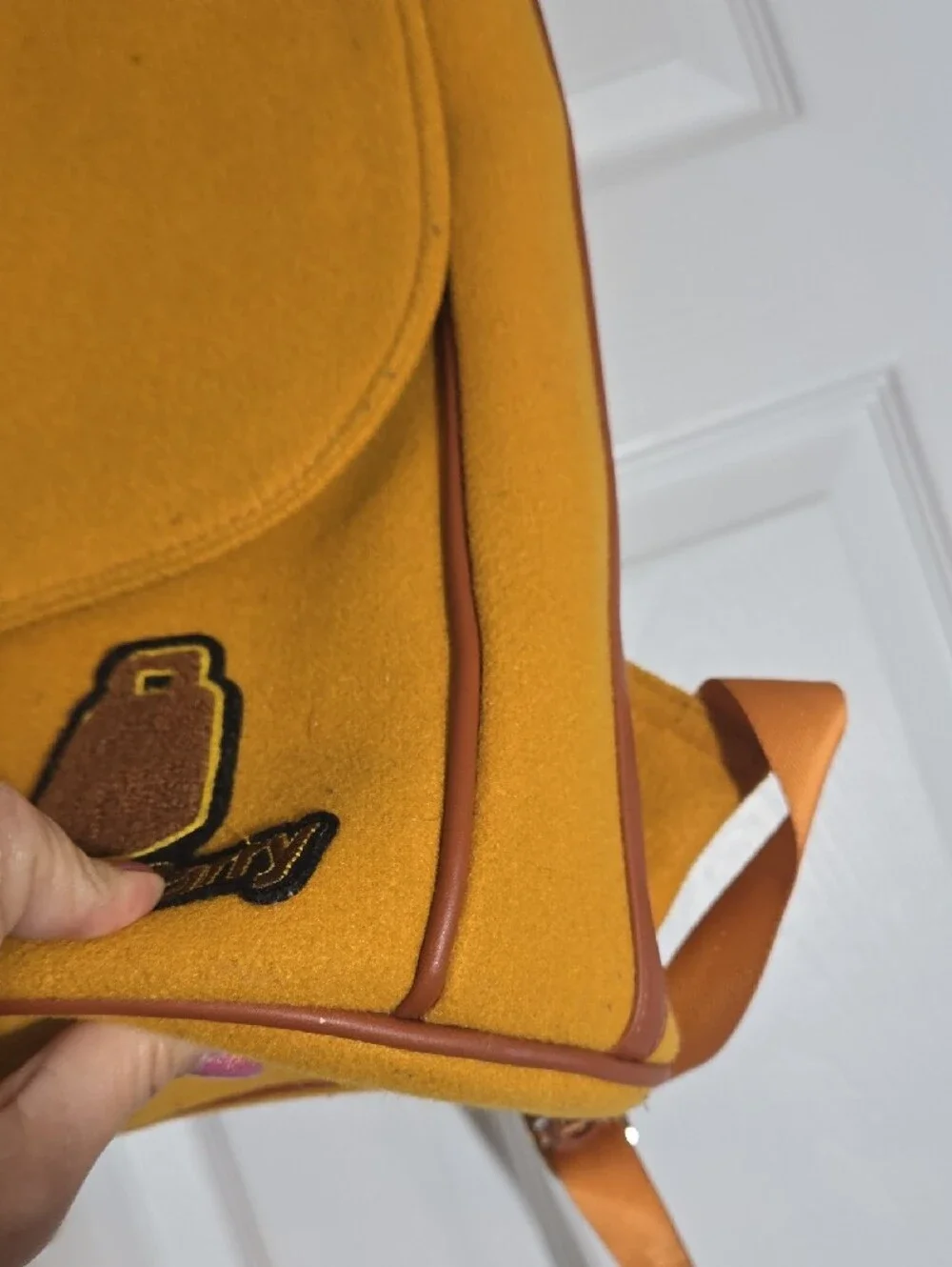 Tote&Carry sleek yellow