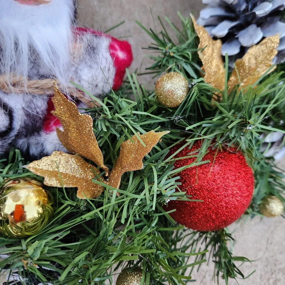 Christmas snowflakes pinecones