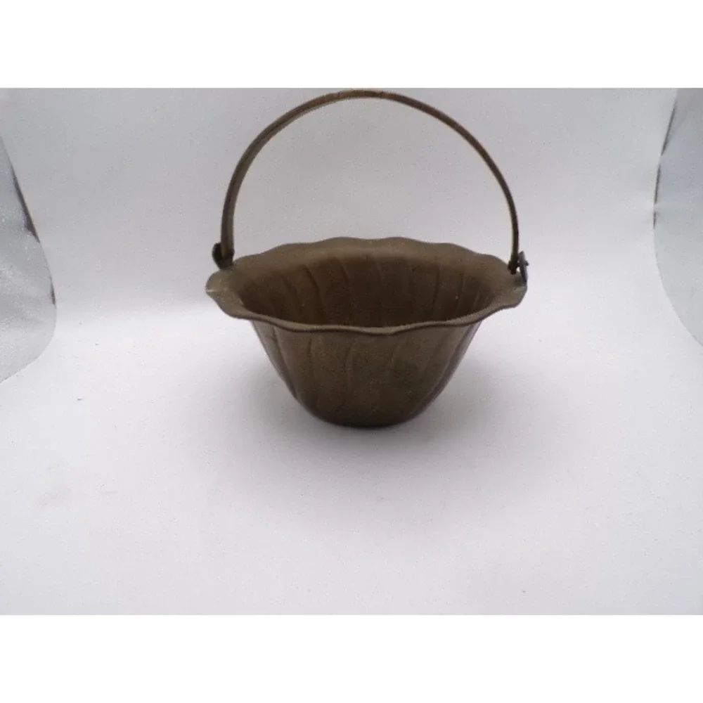 Vintage Brass Decorative Basket Small Flower Petal Rim Handle Accent Piece‎