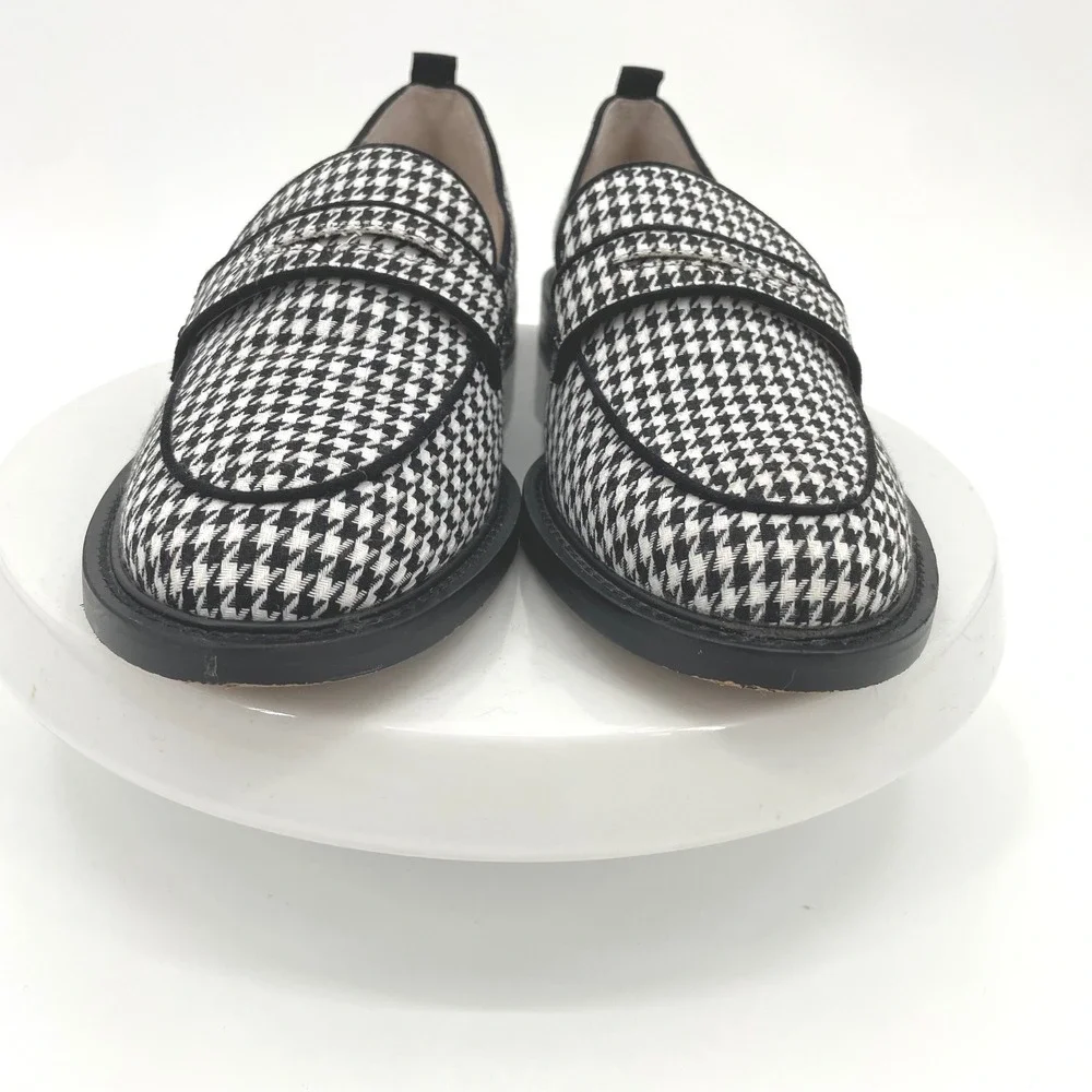 Ann Taylor minimalist snag