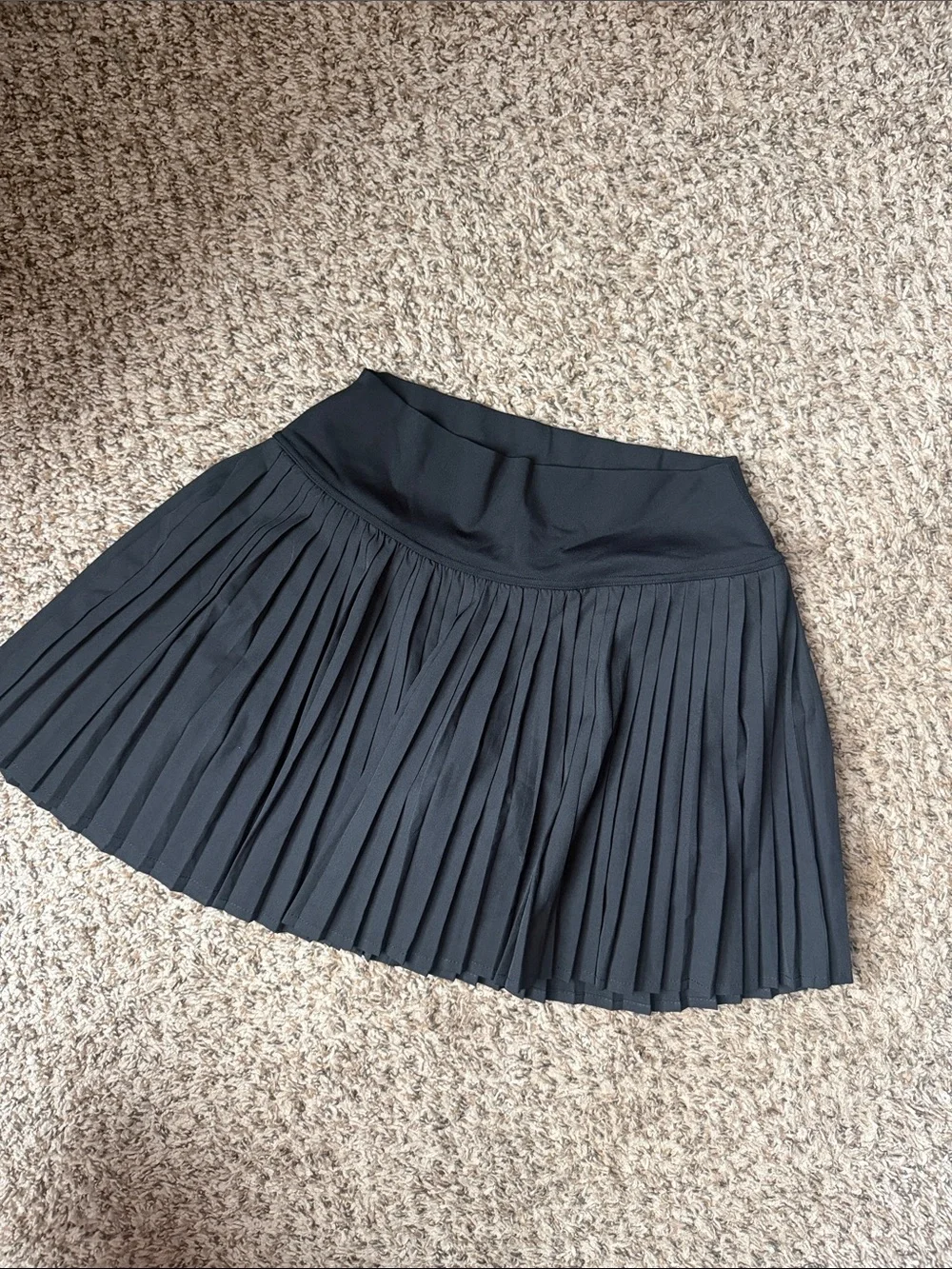 ALO Yoga flattering pleated
