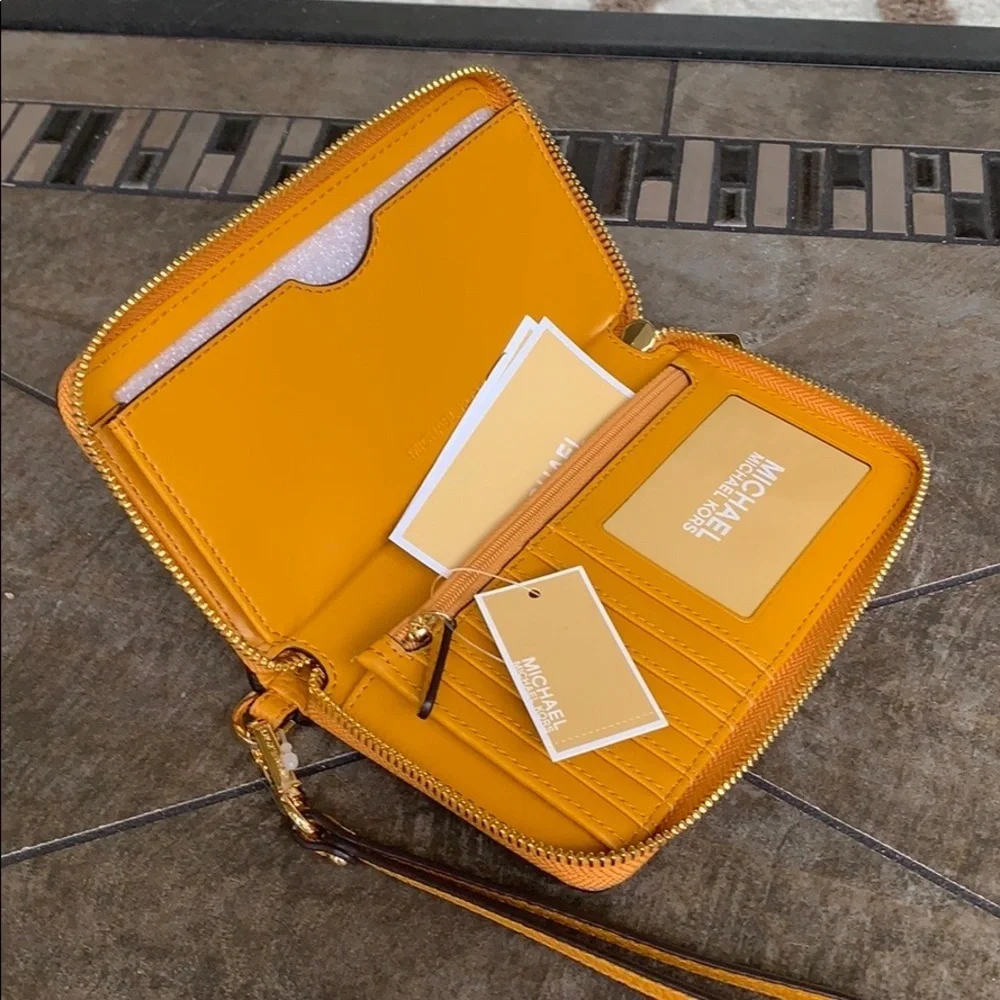 Michael Kors nwt authentic
