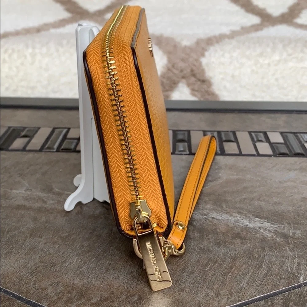 Michael Kors nwt authentic