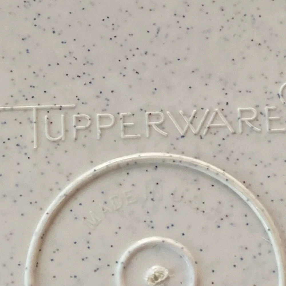 Tupperware vintage microwaveable