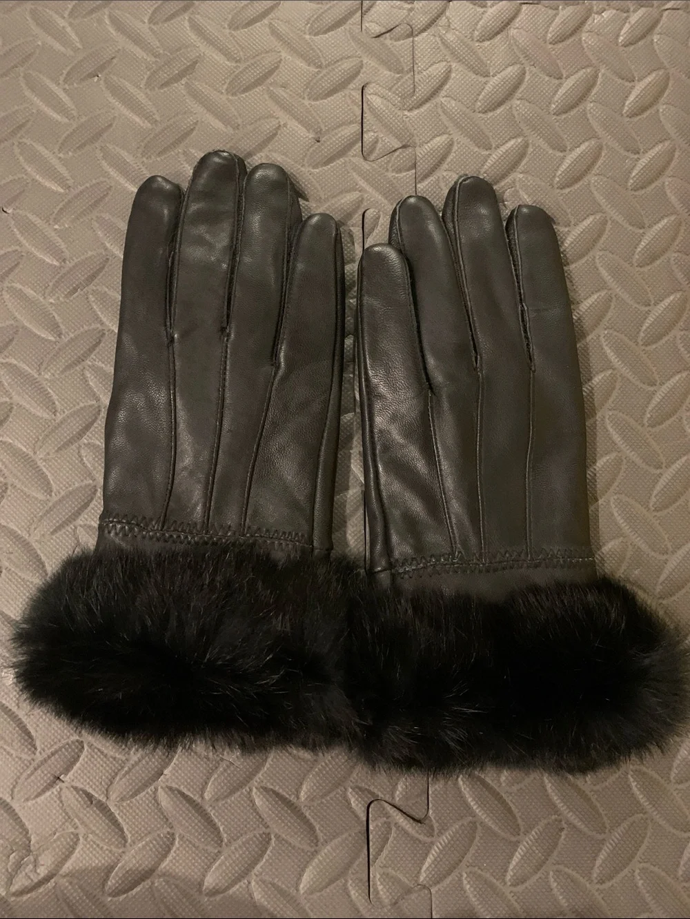 Black Leather Women’s Gloves with Fur Cuff