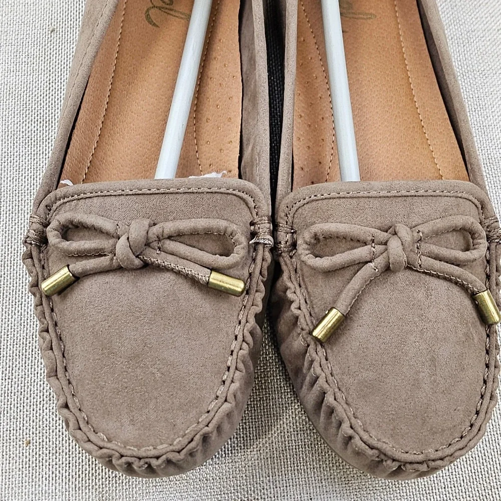Revel Girls Darcy Moccasin Flats Taupe Faux Suede Loafers Bow Detail‎ Size 4
