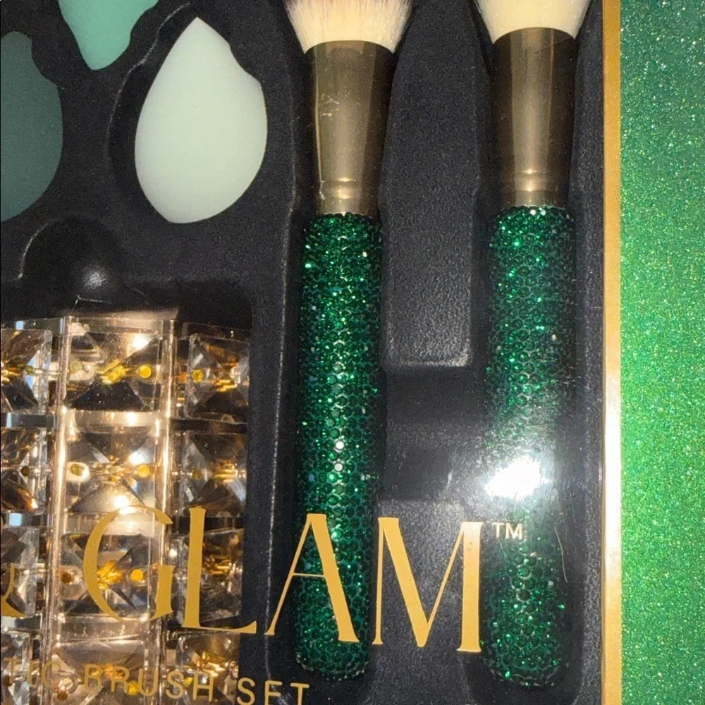 Glitz & Glam featuring four three