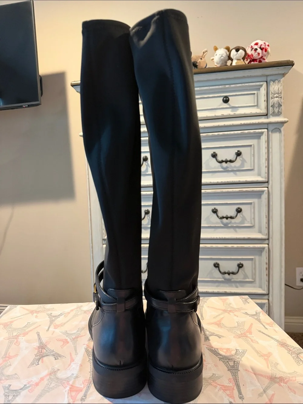 Vince Camuto sleek over