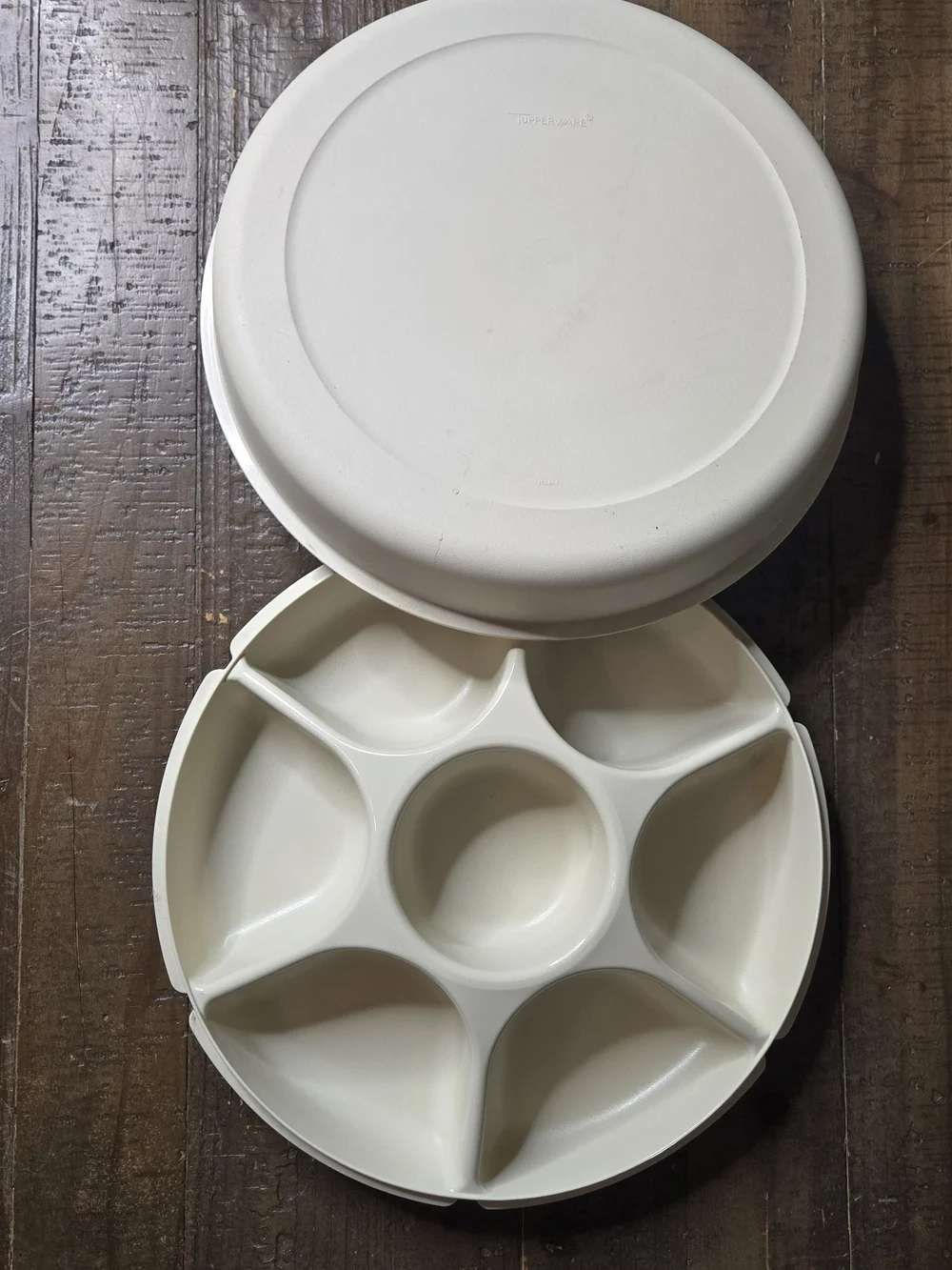 Tupperware Round Divided Tray w/ Lid Snack Veggie Chip & Dip Serving Platter