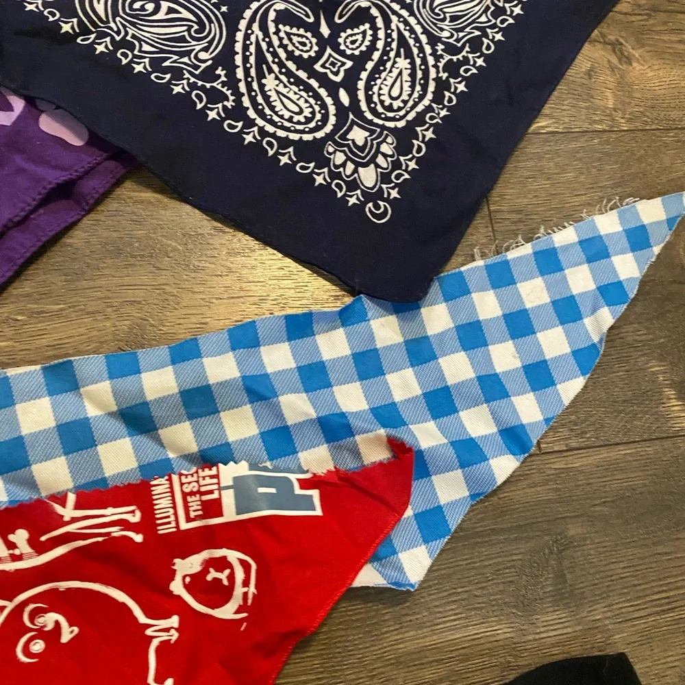 Lot of 7 Dog‎ Items. 6 Bandannas and 1 Shirt.