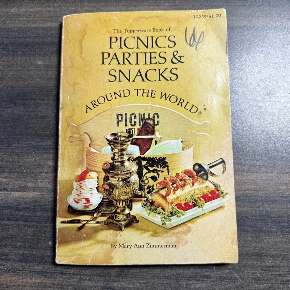 Vintage Tupperware Picnics Parties Snacks Around the World Cookbook Recipes‎