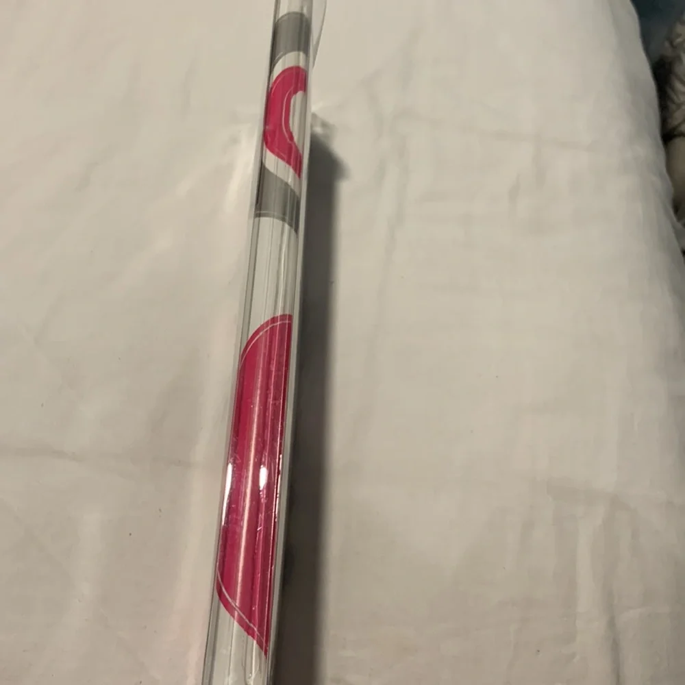 Roommates peel stick