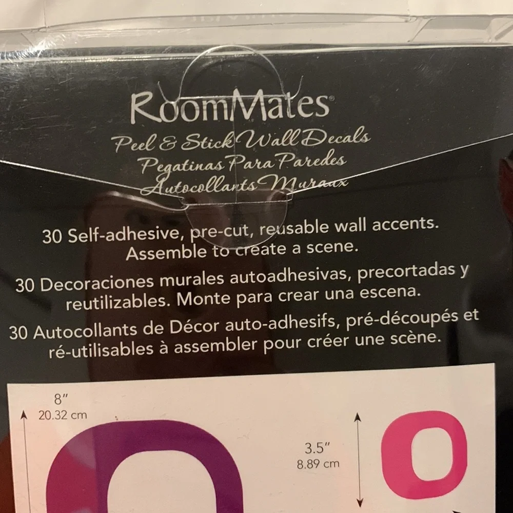 Roommates peel stick