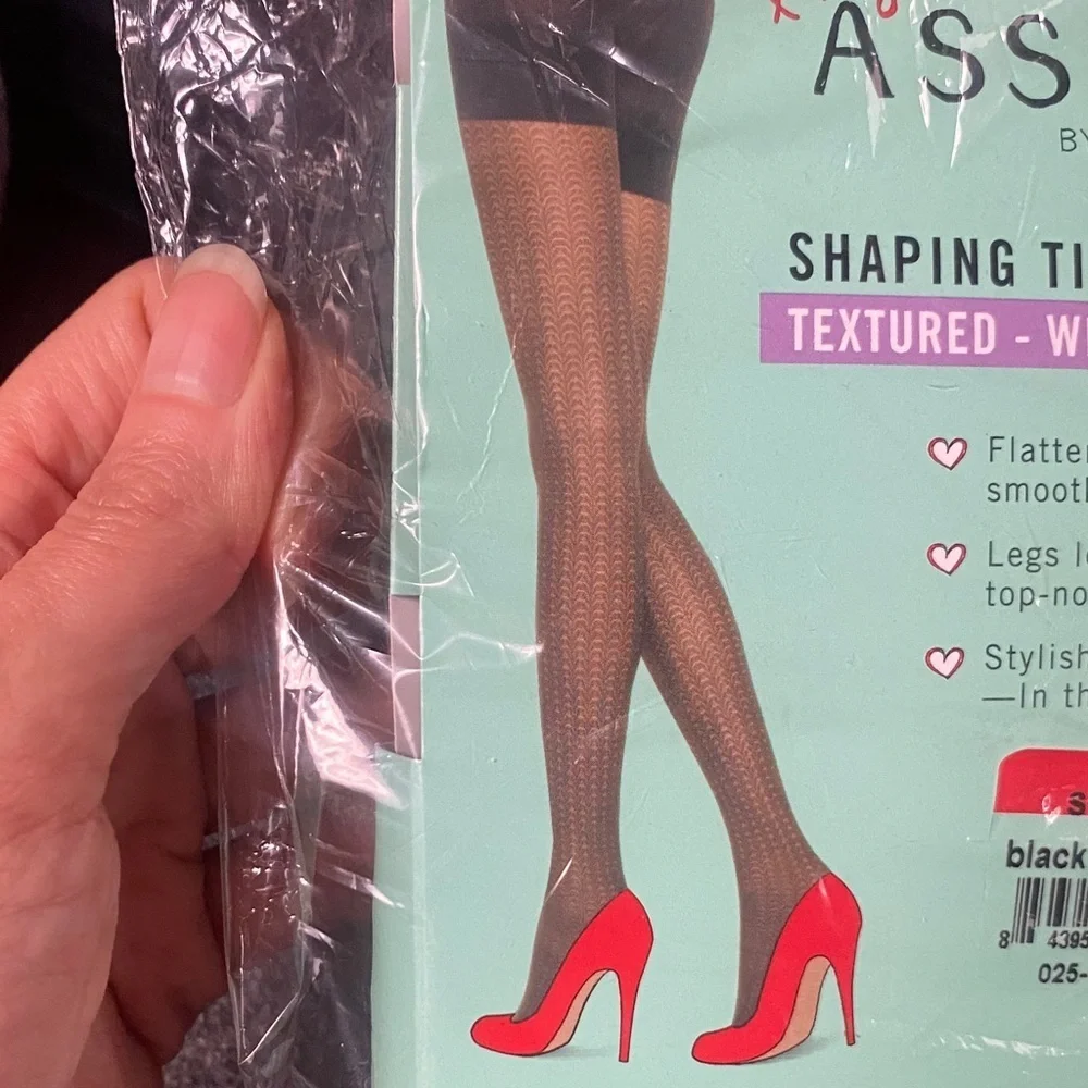 ASSETS by Sara Blakely sleek black