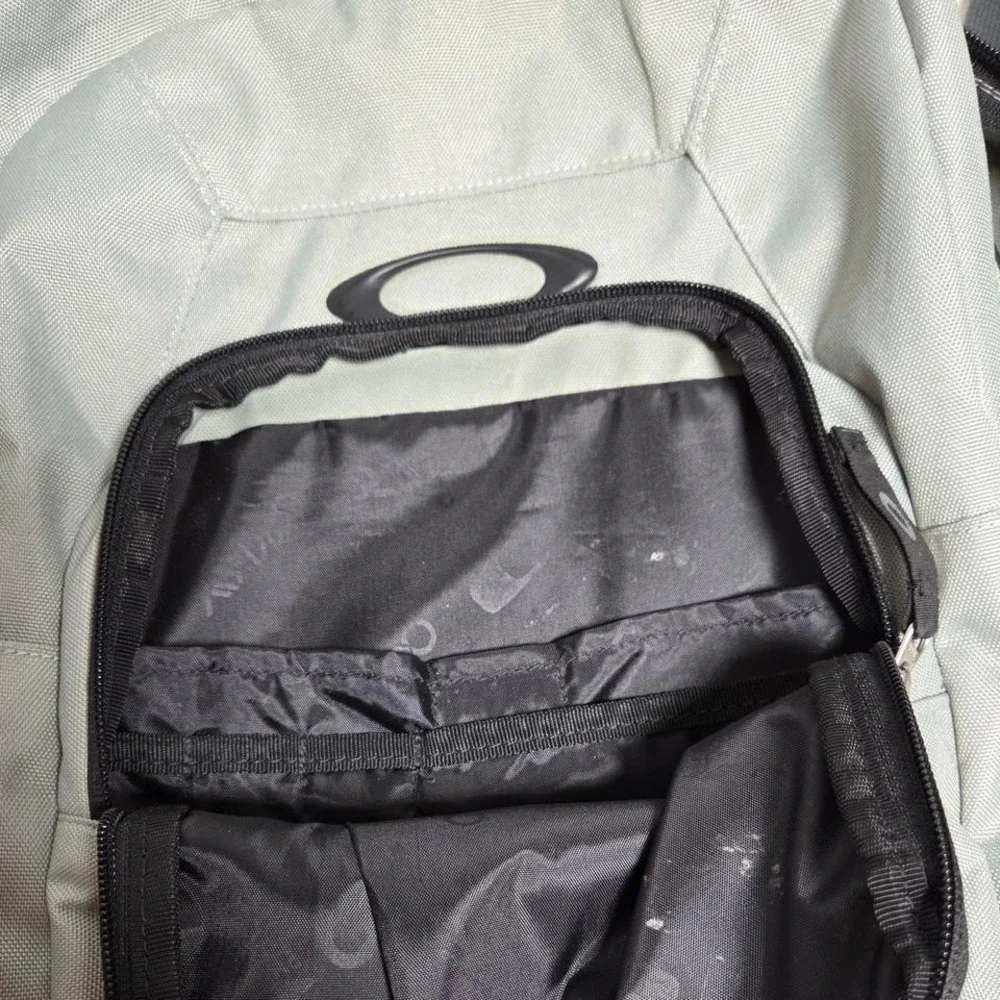 Oakley 2013 pocket