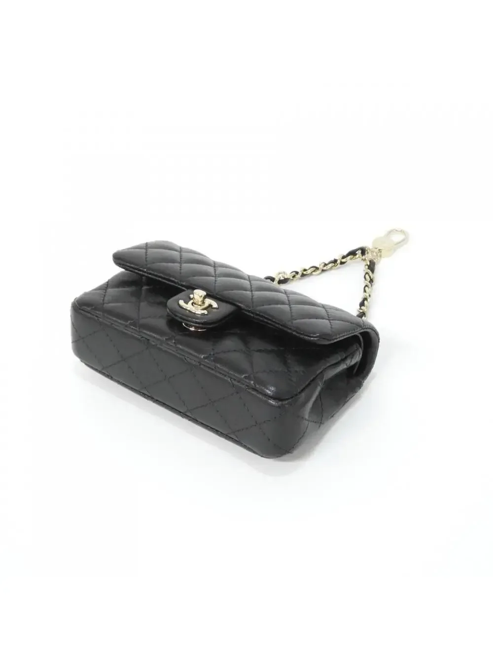 CHANEL elevate your
