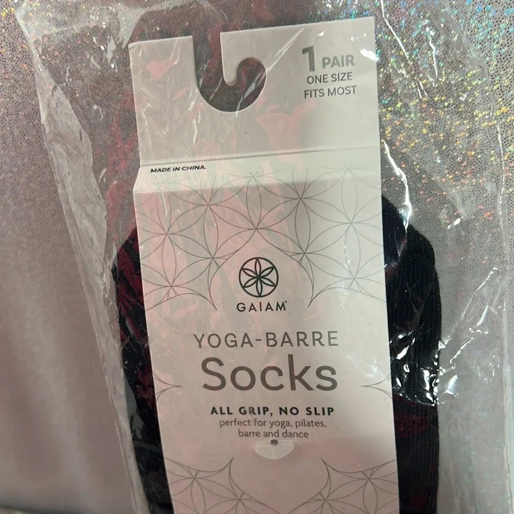 Gaiam yoga barre socks no slip grippy dance Pilates workout yoga Grey black