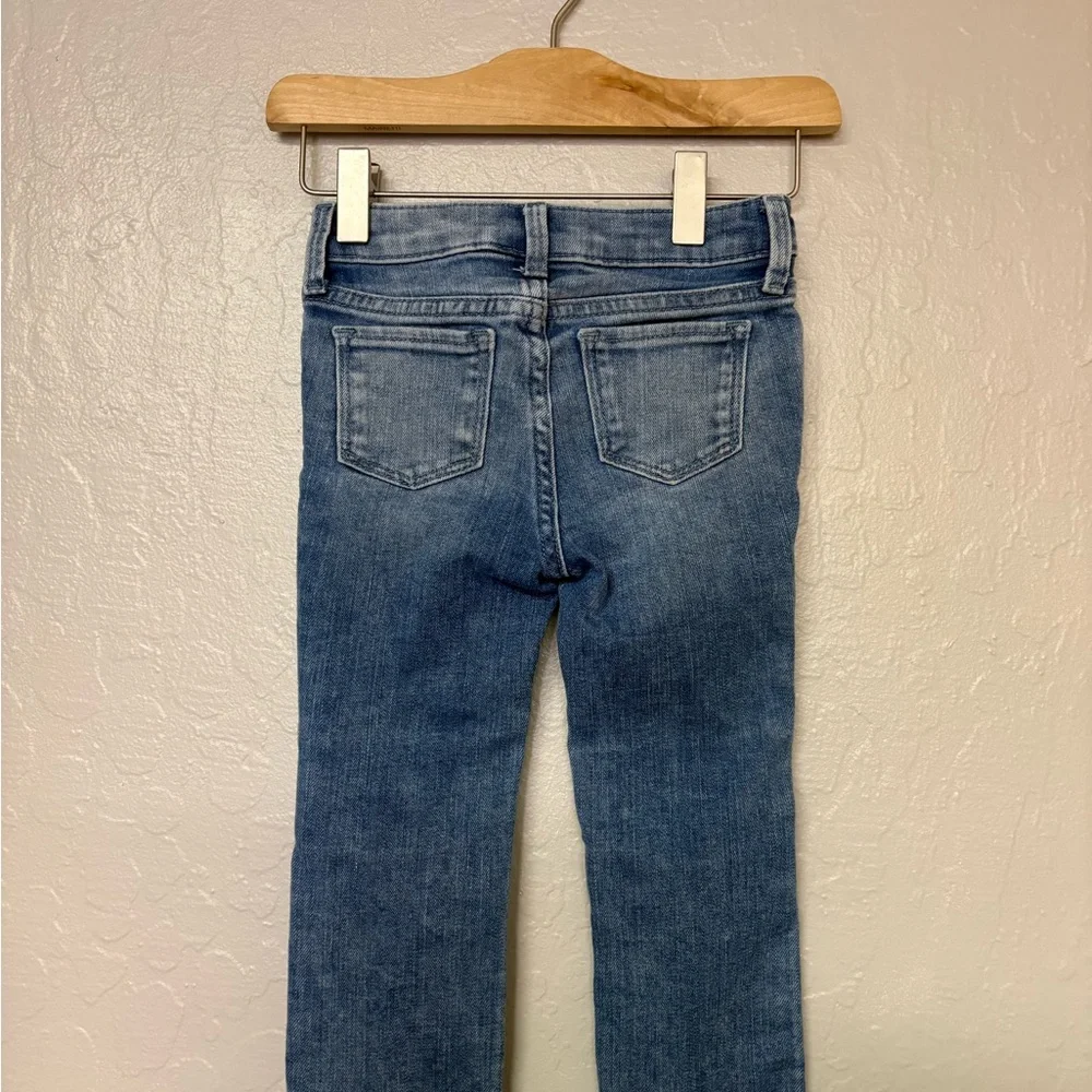 GAP follow us