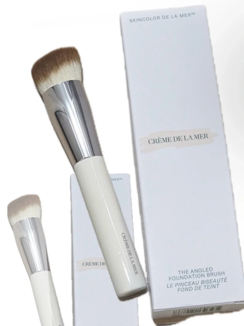 Crème de la Mer Angled Foundation Brush - White/Silver