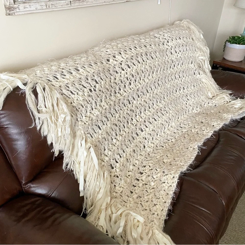 Marge Carson Woven‎ Crochet Knit Fringe Cream Off White Throw Blanket Decorative