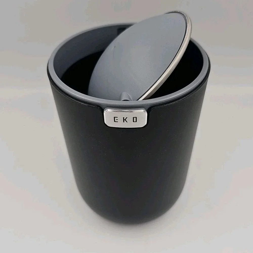 EKO Fandy Table Bin, 1.5L Mini Desk Trash‎ Can with Swing-Top Lid Matte Black