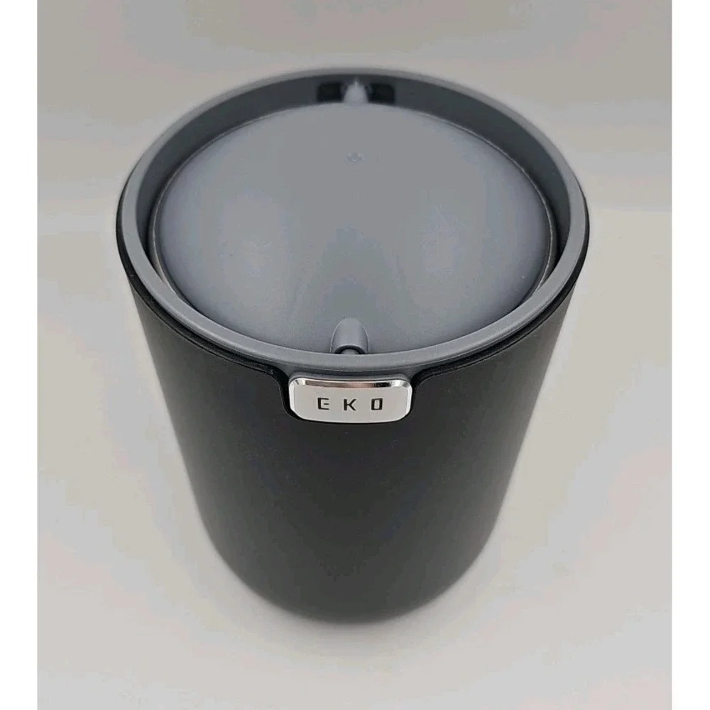 EKO Fandy Table Bin, 1.5L Mini Desk Trash‎ Can with Swing-Top Lid Matte Black