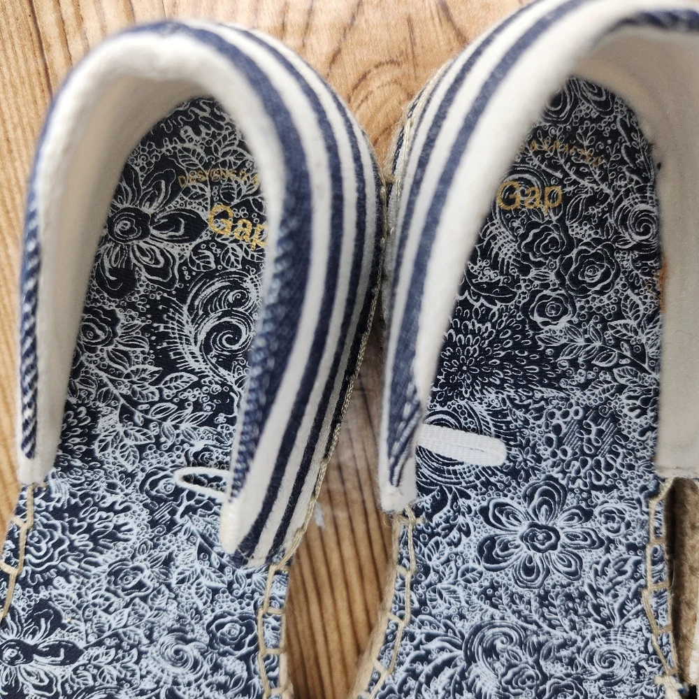 GAP pairs espadrille
