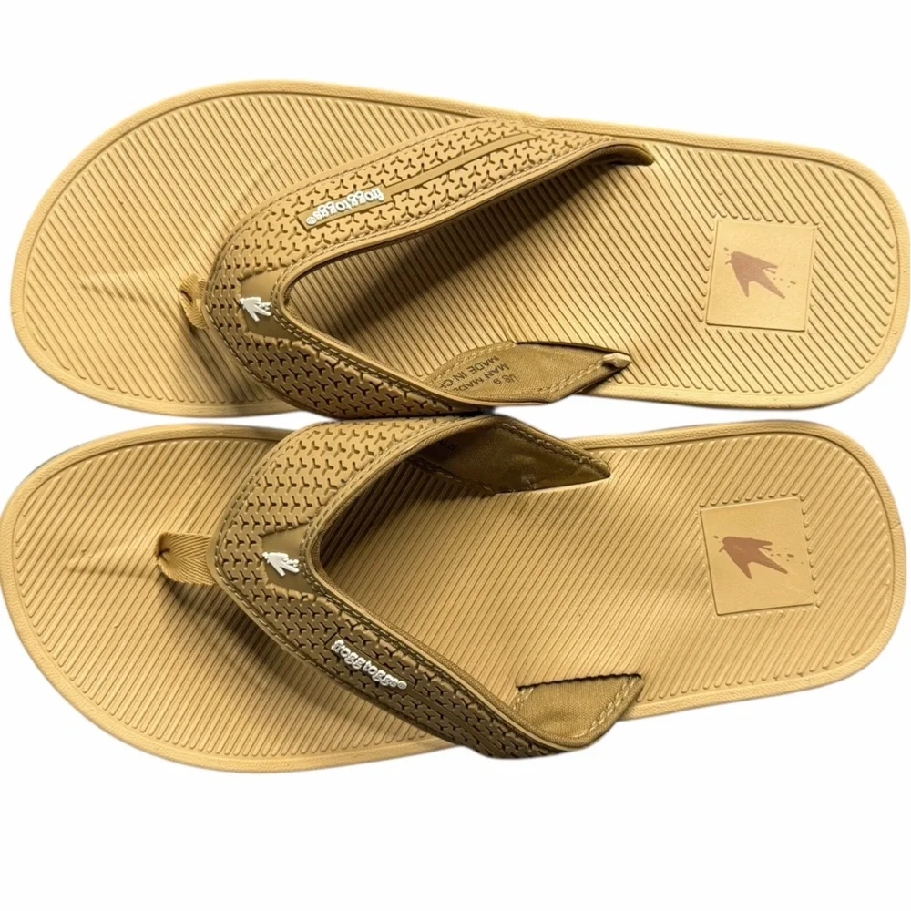 Frogg Toggs Flip Flops Tan Sandals Mens Size 9 Beach‎ NWOT