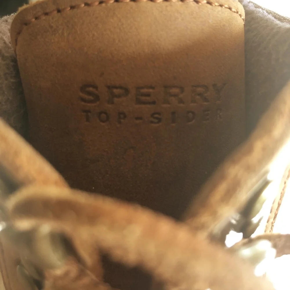 Sperry wave snow style