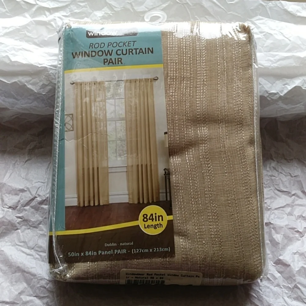 Windowwear semi sheer