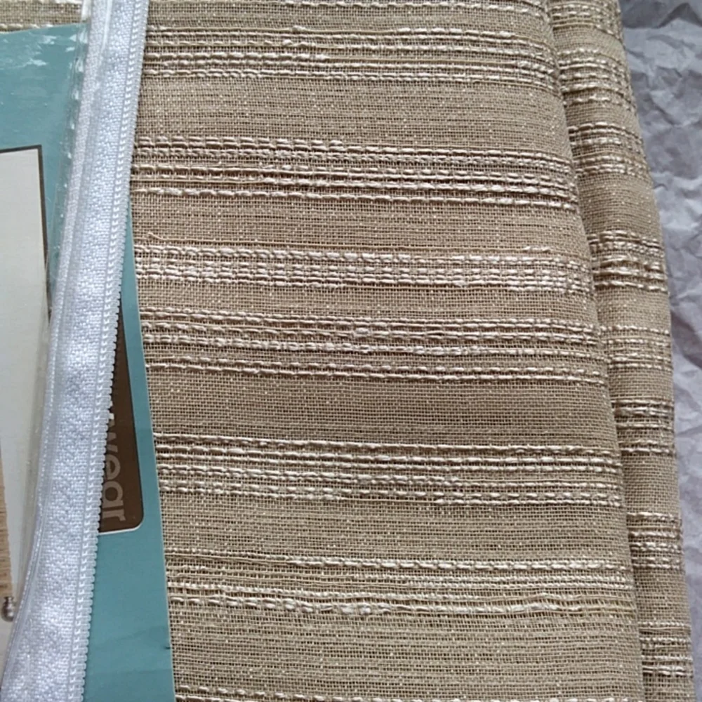Windowwear semi sheer