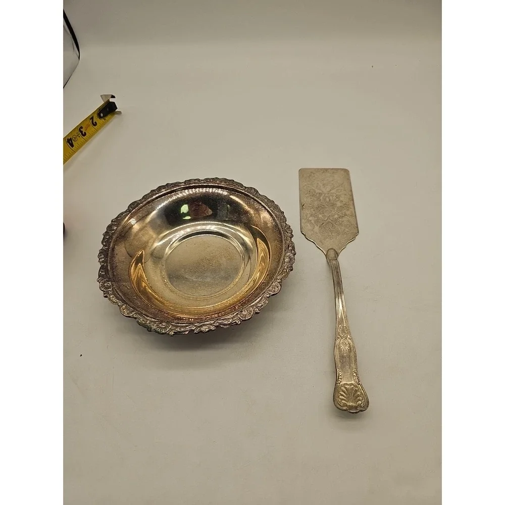 VINTAGE WM. ROGERS  EXTRA LARGE CAKE SERVER And Bowl