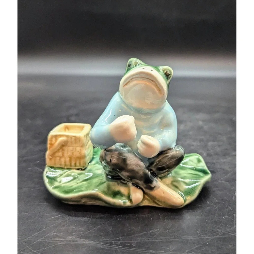 Vintage Ceramic Anthropomorphic Fishing Frog on Lily Pad Figurine Basket 4