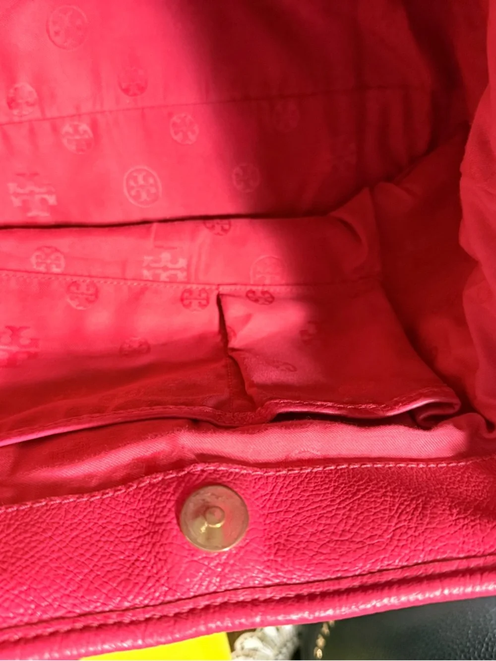 Tory Burch questions @karijohnson113 item