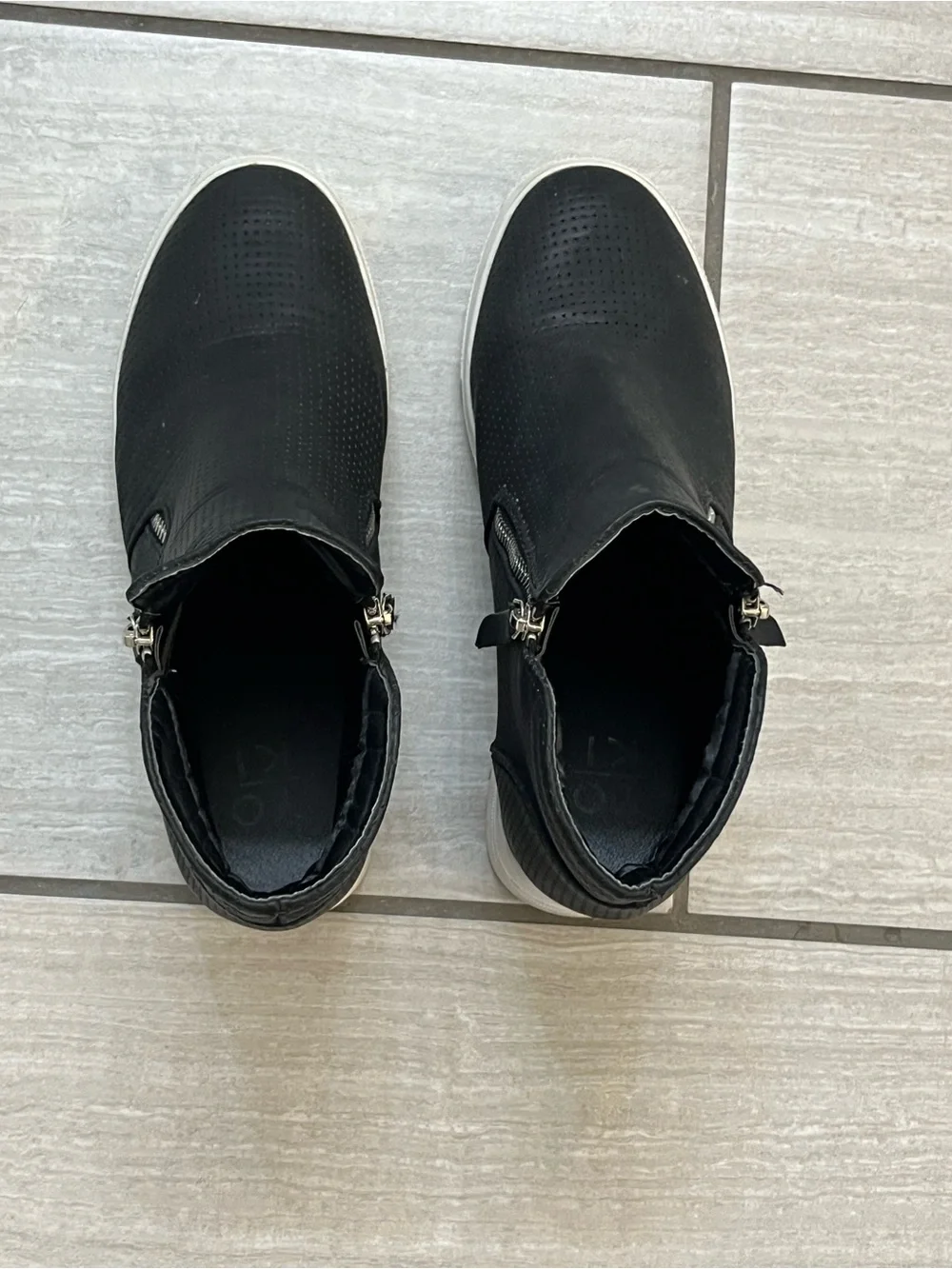 N/A sleek black