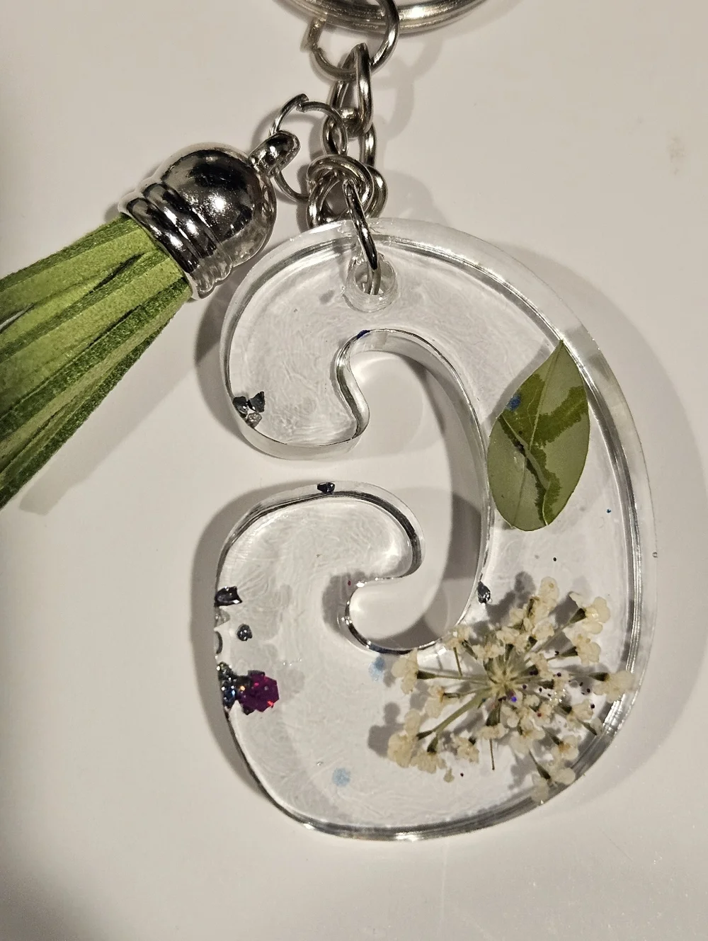 Handmade Floral Resin Keychain with Tassel, Letter G.