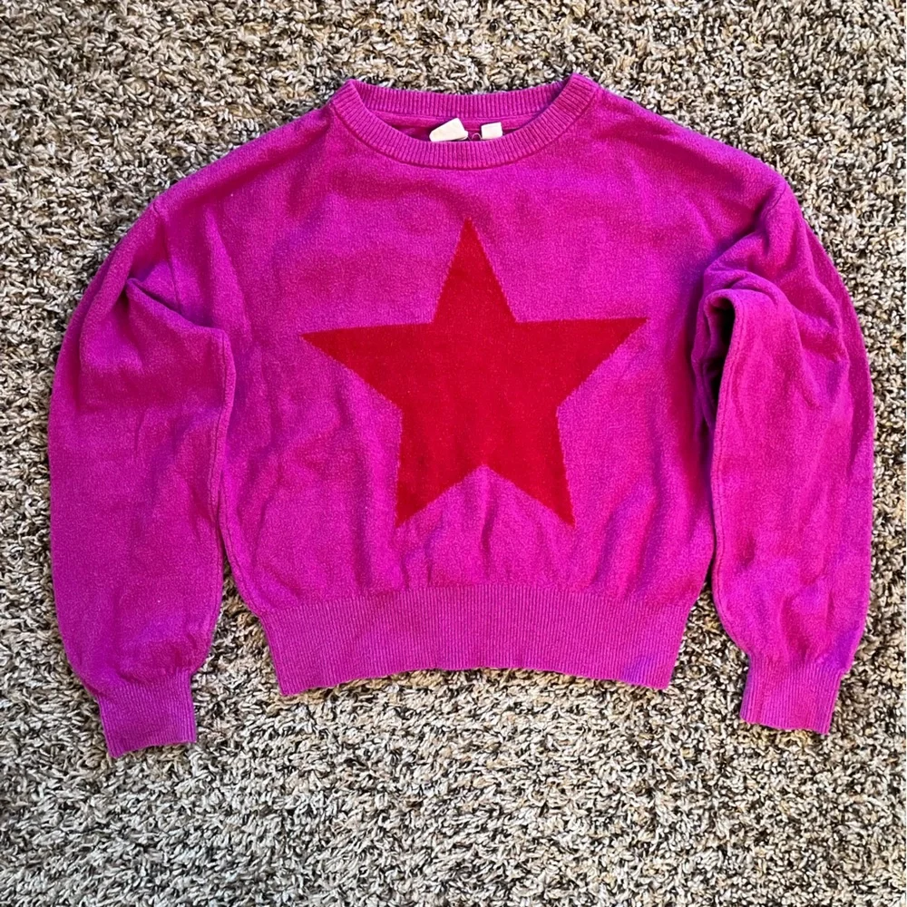 GAP Kids Fuchsia Sweater‎ with Bold Red Star – Size Medium