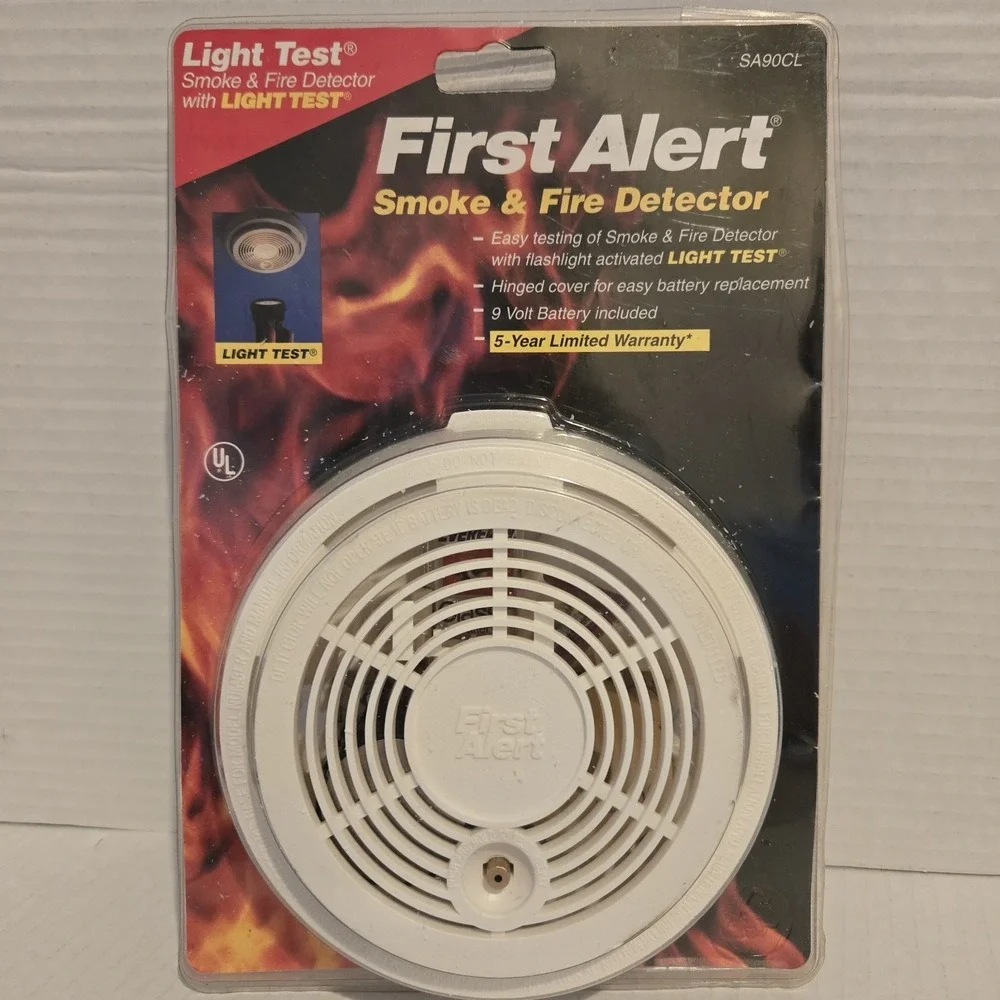 First Alert Smoke Detector Flashlight test Kitchen 5‎ year Alarm Life NIP
