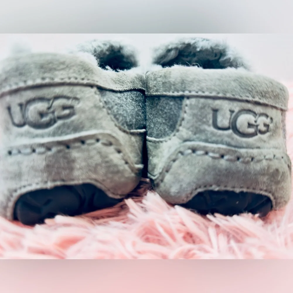 UGG men ascot